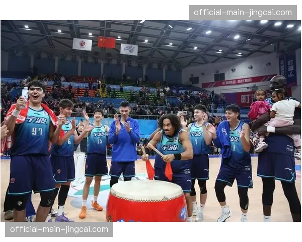 【2026年4月CBA联赛·赛后·通讯从落后18分到加时取胜，记录深圳队神奇的晋级之夜